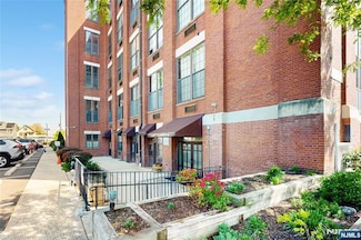 384 Trenton Ave Unit 2C, Paterson, NJ 07503