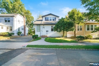 26 Van Ness Terrace, Maplewood, NJ 07040