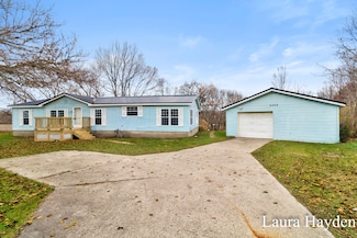 6220 W Riverside Dr, Saranac, MI 48881