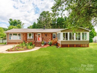 1508 Old Hickory Grove Rd, Mount Holly, NC 28120