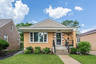 9226 S Utica Ave, Evergreen Park, IL 60805