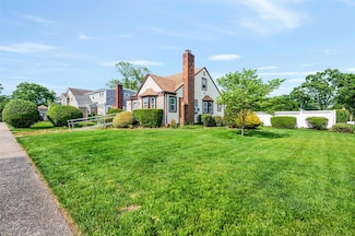 1503 Paul St, North Baldwin, NY 11510