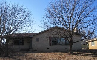 906 N 5th St, Ponca City, OK 74601