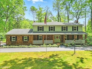 7965 Jill Dr, Northfield, OH 44067