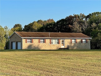 1421 Hocking Rd, Little Hocking, OH 45742