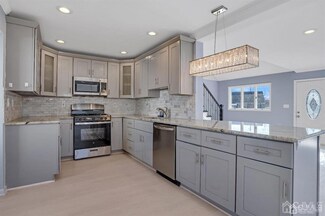 20 Westbury Rd, Iselin, NJ 08830