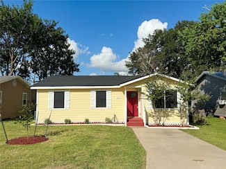 1511 Avenue E, Danbury, TX 77534