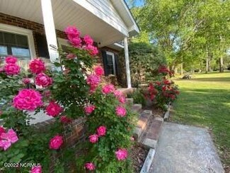2465 Gray Rd, Chocowinity, NC 27817