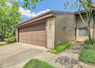 1804 Glenwood Oaks Ct Unit A, Urbana, IL 61801