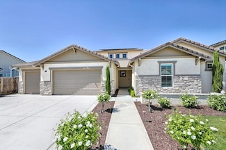 745 Howard St, Kingsburg, CA 93631