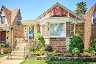 4828 W Berwyn Ave, Chicago, IL 60630