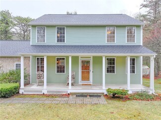 16 Karen Dr, Hope Valley, RI 02832