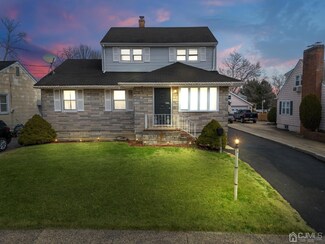 52 S Elm St, Fords, NJ 08863