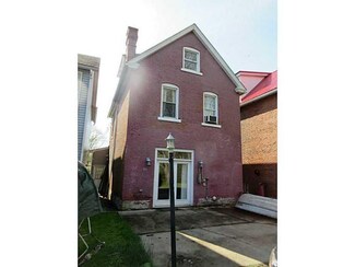 106 Riverside Dr, Manorville Boro, PA 16236