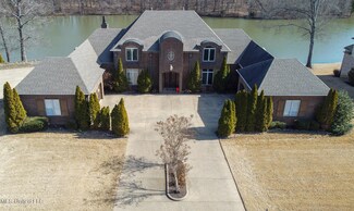 4710 Eiffel Ln, Nesbit, MS 38651