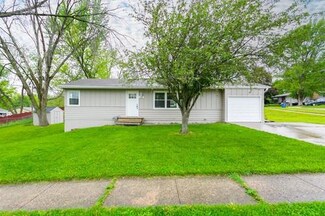 8108 Dema Dr, Des Moines, IA 50320