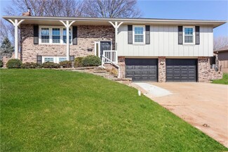 3022 S Kendall Dr, Independence, MO 64055