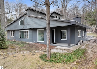7454 Maple Terrace Ave, Traverse City, MI 49686