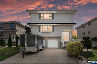 17 Acorn Rd, Secaucus, NJ 07094