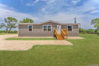 5709 County Road 422, Pleasanton, TX 78064