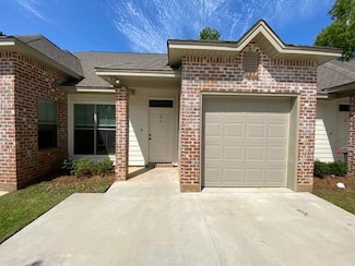 712 Heavens Dr Unit D, Mandeville, LA 70471
