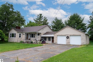 3121 S Shepherd Rd, Mount Pleasant, MI 48858