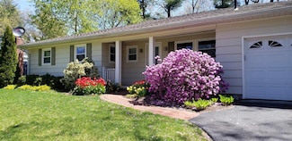 13 Woodland Dr, Nashua, NH 03063