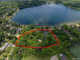 2171 Klingensmith Rd, Bloomfield Hills, MI 48302