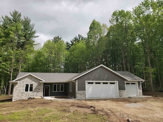 133 Thomas Ave, Shawano, WI 54166