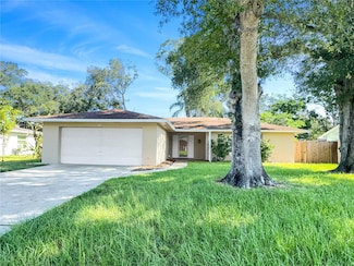 928 Parkwood Dr, Dunedin, FL 34698