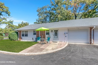 437D Portsmouth Dr, Lakewood, NJ 08701
