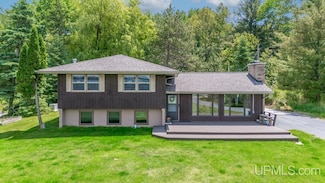 W8135 S Lake Antoine Rd, Iron Mountain, MI 49801