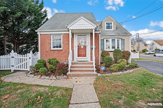 4 Wayside Ln, Nutley, NJ 07110