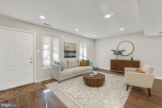 42 King Henry Cir, Rosedale, MD 21237