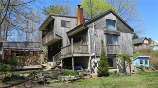102 New Island Ave, Peaks Island, ME 04108