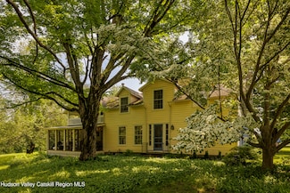 797 Western Rd, Castleton On Hudson, NY 12033