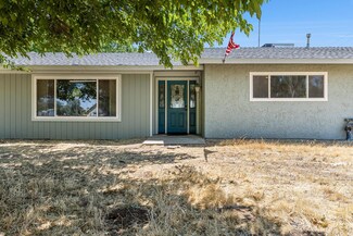 10858 N Armstrong Ave, Clovis, CA 93619