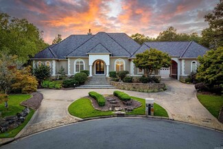 2 Spring Valley Ln, Little Rock, AR 72223