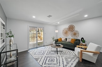 19 Abbey Rd, Euless, TX 76039