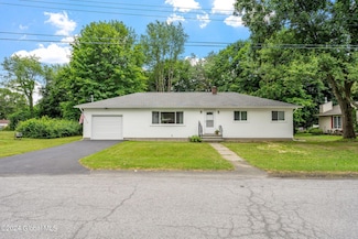 4 Holland Ln, Castleton On Hudson, NY 12033