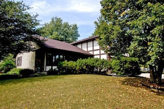 4080 N Parkside Dr, Hoffman Estates, IL 60192