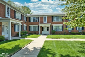20852 Wildwood Dr Unit 109, Harper Woods, MI 48225