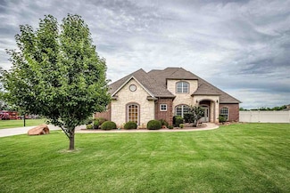 31 NW Lakewood Dr, Lawton, OK 73505
