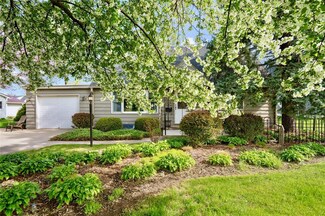 1717 10th Ave, Grinnell, IA 50112