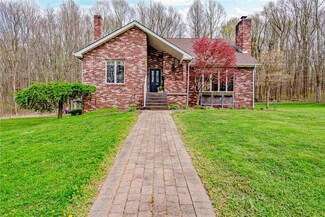 422 Hemlock Ln, Apollo, PA 15613