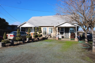 2406 W McAndrews Rd, Medford, OR 97501
