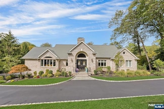 11 Timberlane Rd, Upper Saddle River, NJ 07458