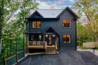499 Autumn Ln, Gatlinburg, TN 37738
