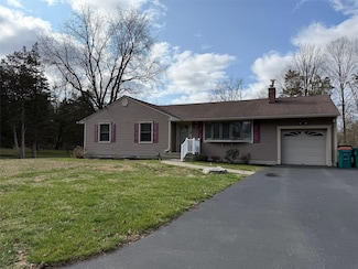 1 Schyler Dr, Poughkeepsie, NY 12603