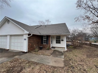 323 S 11th Place, Rogers, AR 72756